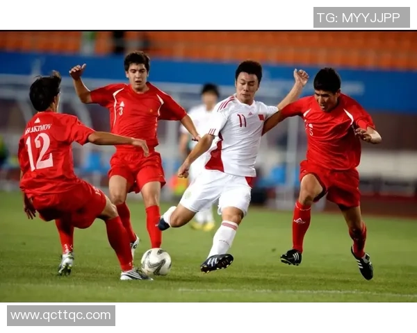 足球巨星逆境崛起：他们如何在低谷中磨砺自我重回巅峰